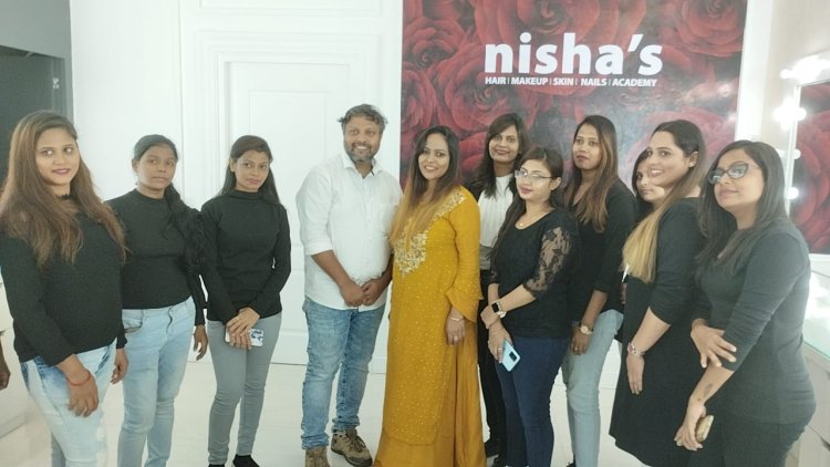 ପଟିଆରେ ଖୋଲିଲା ନିଶାସ ସାଲୁନ : ଓମଟିଭି