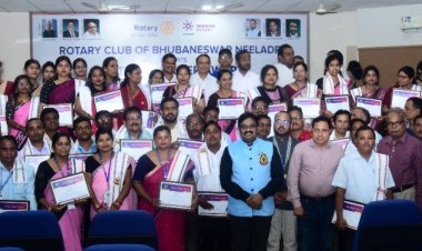 ଉତ୍କର୍ସ ଶିକ୍ଷାଦାନ ପାଇଁ ଖୋର୍ଦ୍ଧା ଜିଲ୍ଲାର ଶହେ ଜଣ କୃତି ଶିକ୍ଷକଙ୍କୁ ରୋଟାରୀ କ୍ଲବ ନୀଳାଦ୍ରୀ ପକ୍ଷରୁ ସମ୍ବର୍ଦ୍ଧନା ପ୍ରଦାନ : ଓମଟିଭି