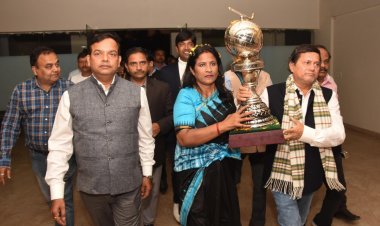 କିଟରେ ହକି ବିଶ୍ୱକପ୍‍ ଟ୍ରଫି, ଅଲିମ୍ପିଆନ୍‍ଙ୍କ ସମେତ ୧୫ହଜାର କ୍ରୀଡ଼ାବିତ୍‍ଙ୍କ ଉଚ୍ଛ୍ୱସିତ ସମ୍ବର୍ଦ୍ଧନା : Ommtv