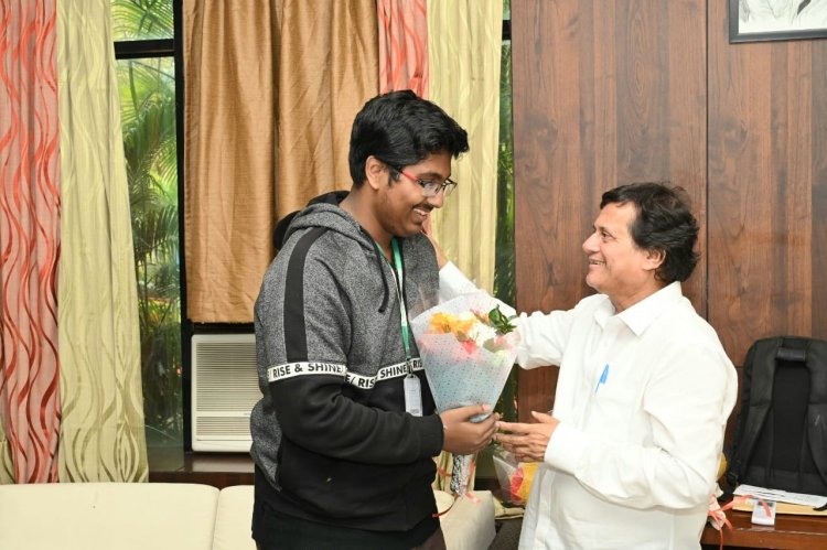 KIIT's Teen Scientist Snehadeep Nominated Fellow of UK's Royal Astronomical Society : Ommtv