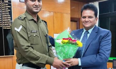 RAILWAY MINISTER’S JEEWAN RAKSHA PADAK TO ALERT RPF CONSTABLE OF BHUBANESWAR STATION:Ommtv