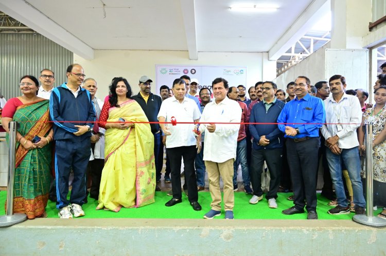 Mega KIIT Blood Donation Camp, Record 3040 Units of blood collected in a single day : Ommtv