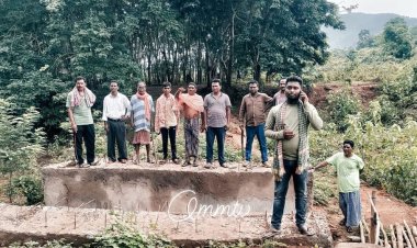 ଅଧାପନ୍ତରିଆରେ ବୁର୍ଜା ମଶାଣି ରାସ୍ତା ଲୋକେ କାଠ ପୋଲ ସାହାଯ୍ୟ ରେ ମରଶରୀରକୁ ମଶାଣି କୁ ନେଉଛନ୍ତି : Ommtv