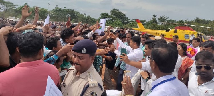 5T ସଚିବ ଭି, କେ, ପାଣ୍ଡିଆନ୍ ଏକ ସରକାରୀ କାର୍ଯ୍ୟକ୍ରମରେ : Ommtv