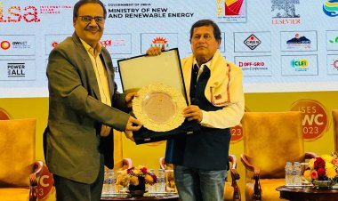 Solar Energy Society of India Honours Achyuta Samanta : Ommtv