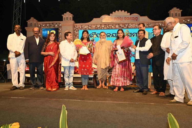 ସମୃଦ୍ଧ ରାଷ୍ଟ୍ର ଗଠନରେ ଭଲ ମଣିଷଙ୍କ ଆବଶ୍ୟକତା ରହିଛି: ଅତନୁ ସବ୍ୟସାଚୀ : Ommtv କଲରାବାଙ୍କ ଉଚ୍ଚ ବିଦ୍ୟାଳୟ ରୌପ୍ୟ ଜୟନ୍ତୀ ଉଦ୍‌ଯାପିତ