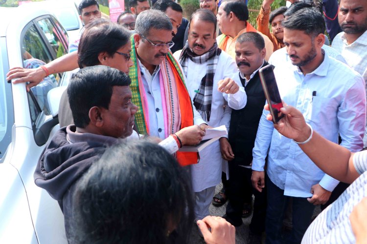 ରଙ୍ଗମାଟିଆ ଗ୍ରାମ ରେଳଧାରଣା କଡ଼ ରାସ୍ତା ପାଇଁ କେନ୍ଦ୍ରମନ୍ତ୍ରୀଙ୍କୁ ଦାବିପତ୍ର ପ୍ରଦାନ : Ommtv