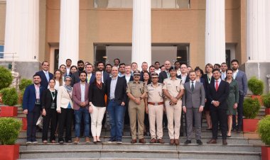 ରାଜଧାନୀରେ ହାଭାର୍ଡ଼ ବିଶ୍ବବିଦ୍ୟାଳୟ ଛାତ୍ରଛାତ୍ରୀ  କିସ୍ ଓ କମିଶନରେଟ୍ ପୁଲିସ୍ କାର୍ଯ୍ୟାଳୟ ବୁଲି ଆଇନ ଶୃଙ୍ଖଳା ବୁଝିଲେ : Ommtv.in