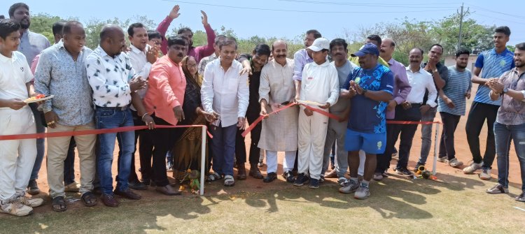 ଗାଡ଼କଣ କ୍ରିକେଟ୍ ଟ୍ରଫ୍ ପିଚ୍ ଉଦଘାଟିତ : Ommtv.in