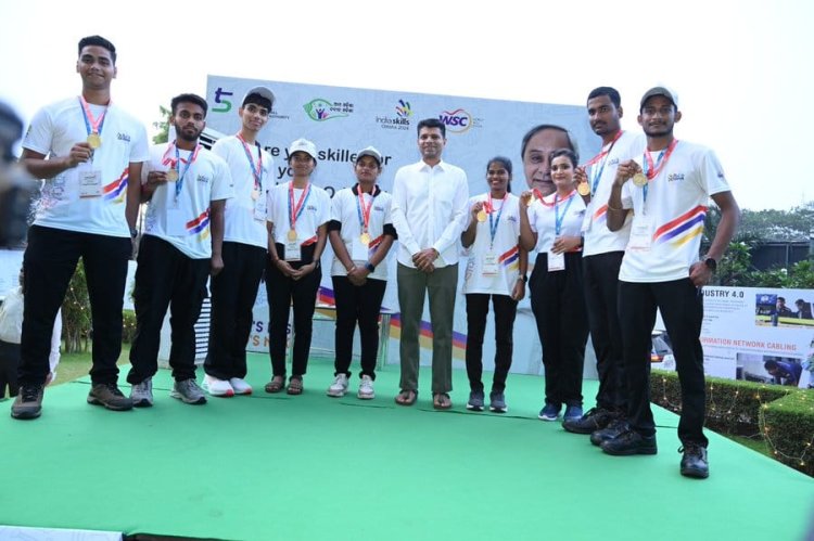 Odisha Skill Competition 2024: KIIT School of  Fashion Technology Student Wins Gold Medal : Ommtv Round The Clock 