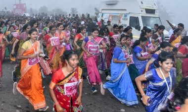 Mini Marathon by KIIT and KISS, 6,000 Women Run in Sarees at Pattathon : Ommtv