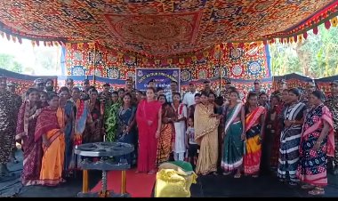 ଉପାନ୍ତ ଇଲାକାରେ ଚତୁର୍ଥ ବ୍ୟାଟାଲିୟନ ସିଆରପିଏଫ କ୍ୟାମ୍ପ ପକ୍ଷରୁ ପେପର ପ୍ଲେଟ ତିଆରି ପ୍ରଶିକ୍ଷଣ କାର୍ଯ୍ୟକ୍ରମ :  Ommtv