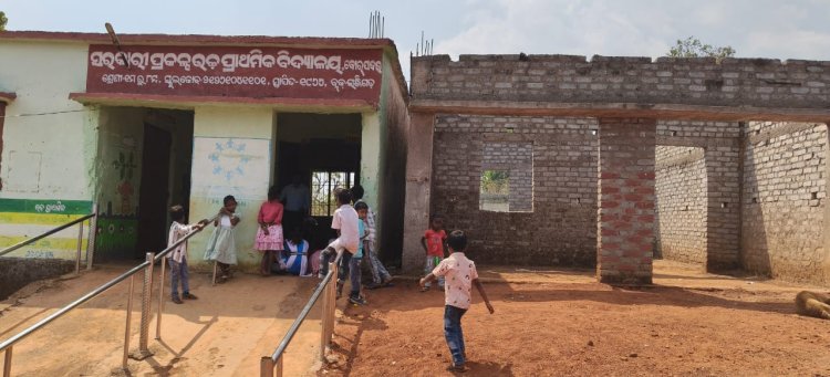 ଦୁର୍ଗମ ଅଞ୍ଚଳର ଉଚ୍ଚ ପ୍ରାଥମିକ ବିଦ୍ୟାଳୟର ଗୋଟିଏ କୋଠରୀରେ ଆଠଟି ଶ୍ରେଣୀ ଚାଲିଅଛି : Ommtv