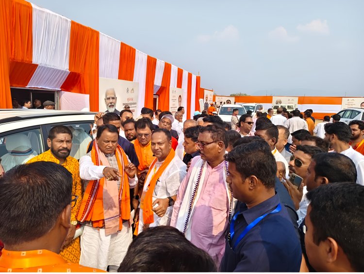 ବେଦାନ୍ତ କମ୍ପାନୀର ବିସ୍ତାପିତ ପରିବାର ମୁଖ୍ୟମନ୍ତ୍ରୀଙ୍କୁ ବକ୍ସଇଡ଼ ଖଣି ପାଇଁ ଦାବୀ ପତ୍ର ପ୍ରଦାନକଲେ : Ommtv Kalinga Vikas 