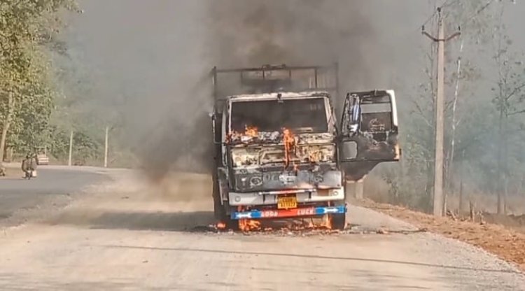 କିଡିଙ୍ଗ ଘାଟିରେ ନିକଟରେ ସଟସାର୍କିଟ ଯୋଗୁଁ ଏକ ମିନି ଟ୍ରକରେ ଲାଗିଲା ନିଆଁ:Ommtv