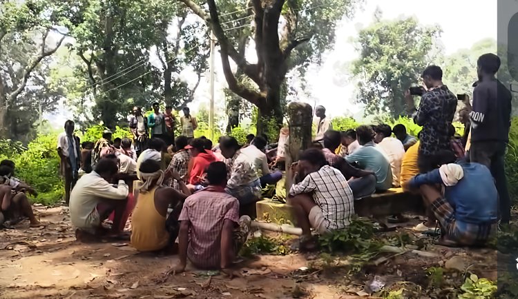 ନିୟମଗିରି ବକ୍ସIଇଡ଼ ଖଣି ବେଦାନ୍ତକୁ ନ ଦେବା ପାଇଁ ଆଦିବାସୀ ଭାଇମାନେ ମେଳି ବାନ୍ଧିଲେ : Ommtv Kalinga Vikas