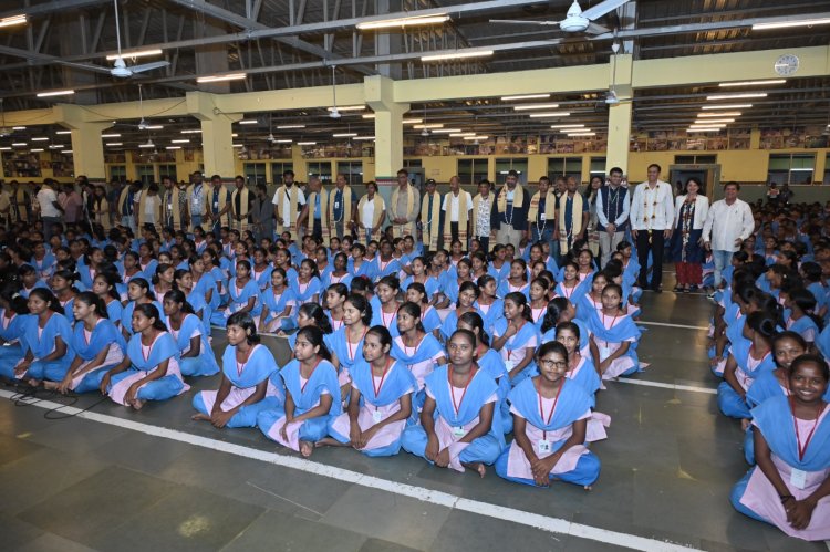 Sri Lankan Delegation comprising Policy Makers, Intellectuals & Media Professionals Visits KIIT and KISS:Ommtv Kalinga Vikas