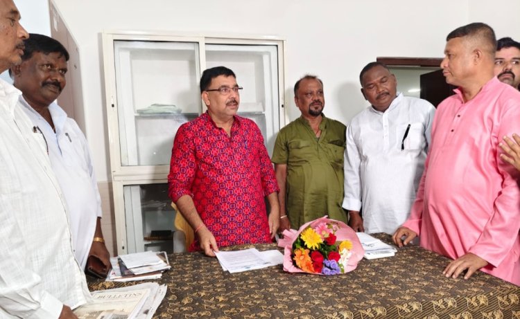 ଲାଞ୍ଜିଗଡ ଆଞ୍ଚଳିକ ବିକାଶ ପରିଷଦ ଧର୍ମଗଡ଼ ବିଧାୟକ ସୁଧୀର ରଞ୍ଜନ ପାଟ୍ଟଯୋଶୀଙ୍କୁ ଭେଟି ଦାବି ପତ୍ର ଦେଲେ :Ommtv Kalinga Vikas