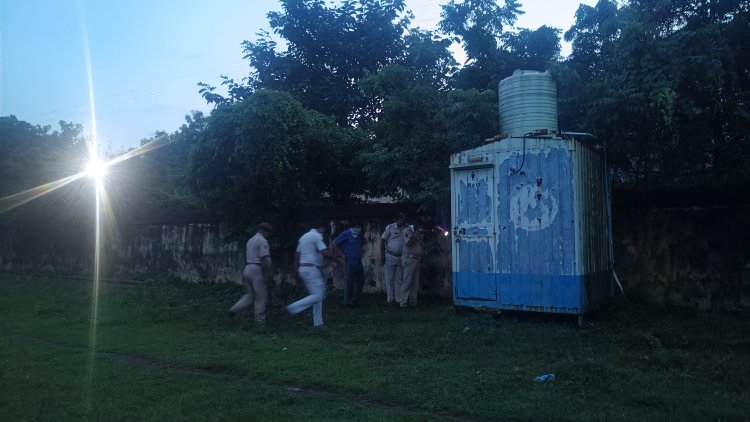 ହାଣିବାପରେ ମୁଣ୍ଡକୁ ଛେଚିଦେଲେ ଘଟଣା...  ଆରପିଏଫ ସୁରକ୍ଷା ଢ଼ିଲା, ତଦନ୍ତପରେ ବି ପତ୍ତାପାଉନି ପୁଲିସ୍ : Ommtv Kalinga vikas