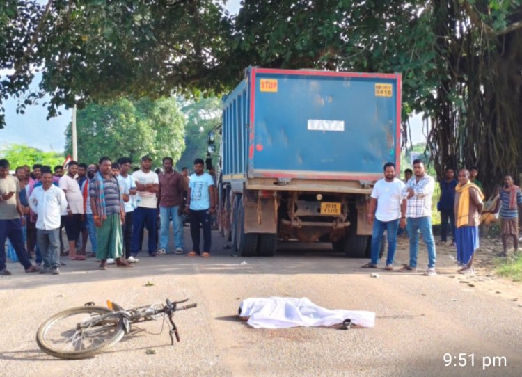 ମରଣଯନ୍ତI ପାଲିଟିଛି ବିଶ୍ୱନାଥପୁର ଠାରୁ ଲାଞ୍ଜିଗଡ ଯାଇଥିବା ମୁଖ୍ୟ ରାସ୍ତା :Ommtv Kalinga Vikas