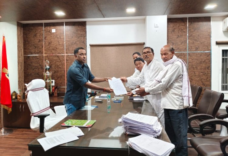 ଲାଞ୍ଜିଗଡ କ୍ଷେତ୍ରୀୟ ସମାଜ ନାମରେ ଅଶ୍ଳୀଳ ଭାଷରେ ସୋସିଆଲ ମିଡିଆରେ ବୁଲଥିବା ମନ୍ତବ୍ୟକୁ ନେଇ ଆଜି ଜିଲ୍ଲାପାଳ ଓ ଅIରକ୍ଷ ନିରକ୍ଷକ ଦ୍ୱାରସ୍ତ ହେଲେ ଲାଞ୍ଜିଗଡ କ୍ଷେତ୍ରୟ ପାଇକ ସମାଜ Ommtv Kalinga Vikas