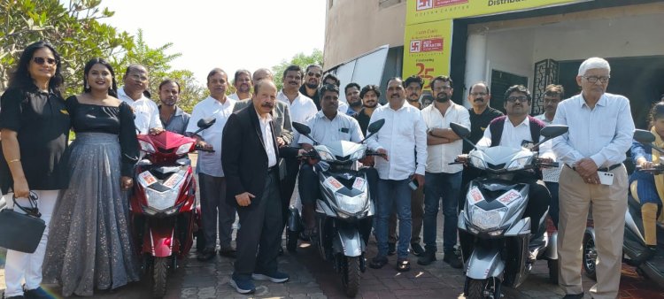 ରେଡ଼୍ ସ୍ୱସ୍ତିକ ସୋସାଇଟି ଓ ଟିମ୍ "ଲଢେଇ" ପକ୍ଷରୁ ଭିନ୍ନକ୍ଷମଙ୍କୁ ଇଭି ସ୍କୁଟି ପ୍ରଦାନ : Ommtv Kalinga Vikas