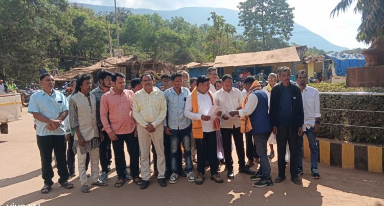 "କଳାହାଣ୍ଡି ଯୁବ ବିକାଶ ପରିଷଦ" ବେଦାନ୍ତ ମୁଖ୍ୟ ଫାଟକରେ କଲେ ବିକ୍ଷୋଭ :Ommtv kalinga vikas