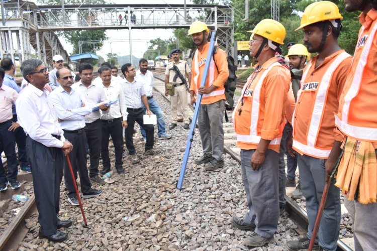 EAST COAST RAILWAY GENERAL MANAGER INSPECTS TITLAGARH-MUNIGUDA SECTION